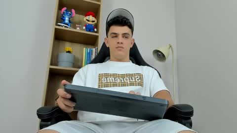 Snapshot of mikecooper_ chatting on March 2026 11:33:01 PM Mike Cooper online show from March 2026 11:33:01 PM