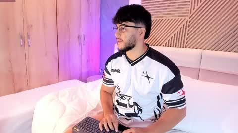 Mikeee online show from April 2026 11:08:01 AM