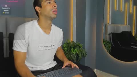 MIKE PARK  online show from October 2025 11:18:02 AM