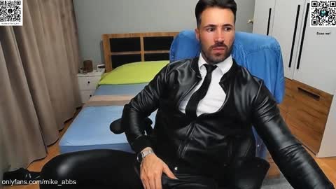 Snapshot of mikestrip chatting on October 2025 06:36:01 PM Mike online show from October 2025 06:36:01 PM