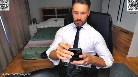 Snapshot of mikestrip chatting on October 2025 12:58:01 PM Mike online show from October 2025 12:58:01 PM