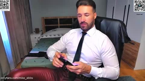 Snapshot of mikestrip chatting on October 2025 01:03:02 PM Mike online show from October 2025 01:03:02 PM