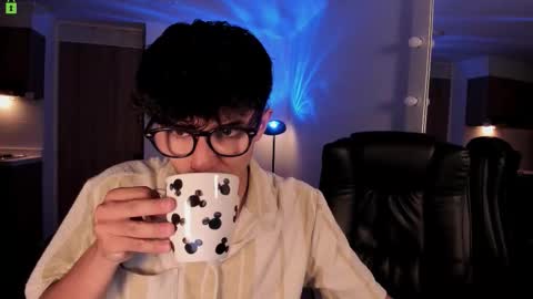 Snapshot of mikeyvioleta chatting on February 2026 08:57:02 AM VIOLETAMIKE online show from February 2026 08:57:02 AM