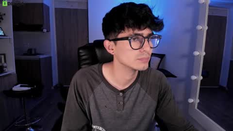 Snapshot of mikeyvioleta chatting on February 2026 08:22:01 AM VIOLETAMIKE online show from February 2026 08:22:01 AM