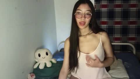 Snapshot of mikhaela_ chatting on October 2025 04:45:01 AM Mikhaela online show from October 2025 04:45:01 AM