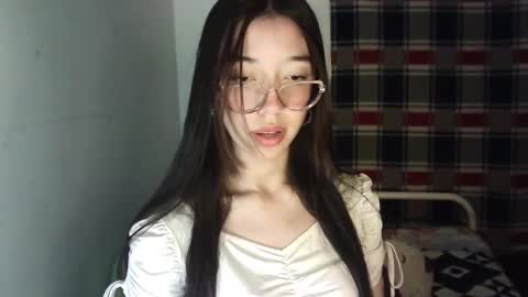 Snapshot of mikhaela_ chatting on October 2025 06:21:01 AM Mikhaela online show from October 2025 06:21:01 AM