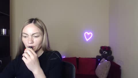Snapshot of mikkey_mouse8 chatting on May 2026 11:28:02 AM Adalina online show from May 2026 11:28:02 AM