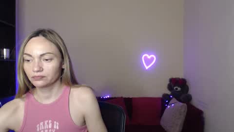 Snapshot of mikkey_mouse8 chatting on May 2026 11:29:02 AM Adalina online show from May 2026 11:29:02 AM