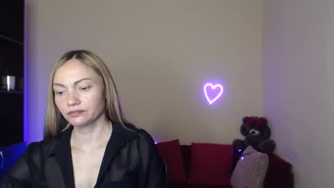Snapshot of mikkey_mouse8 chatting on May 2026 11:29:01 AM Adalina online show from May 2026 11:29:01 AM