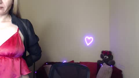 Snapshot of mikkey_mouse8 chatting on May 2026 05:26:01 AM Adalina online show from May 2026 05:26:01 AM