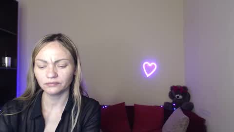 Snapshot of mikkey_mouse8 chatting on June 2026 02:33:01 PM Adalina online show from June 2026 02:33:01 PM