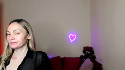 Snapshot of mikkey_mouse8 chatting on June 2026 05:31:01 AM Adalina online show from June 2026 05:31:01 AM