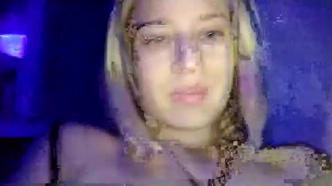 Snapshot of mila_420 chatting on October 2025 06:30:02 PM Mila 420 online show from October 2025 06:30:02 PM