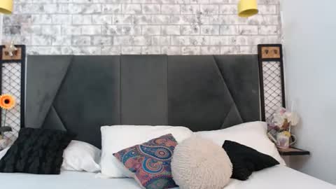 mila_adamss online show from December 2025 10:32:01 AM