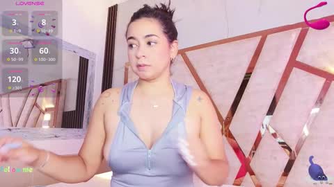 Camila online show from October 2025 06:52:01 PM