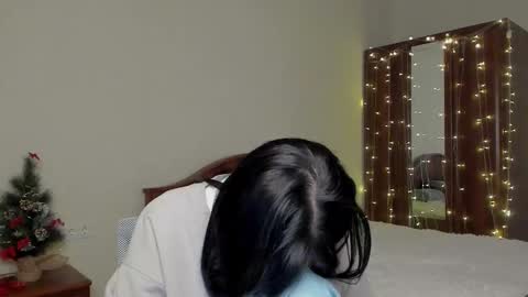 mila_dance_ online show from December 2025 05:02:01 AM