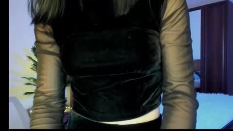 mila_dance_ online show from January 2026 12:18:01 PM