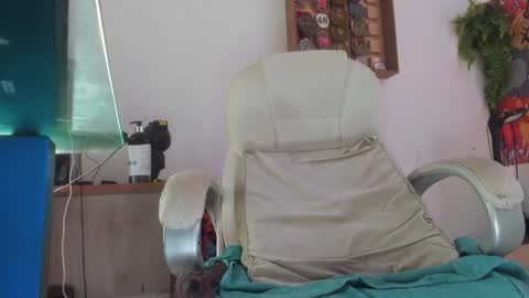 Mila Dash online show from October 2025 01:44:01 PM