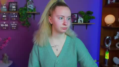 mila_glow online show from April 2026 06:32:02 PM