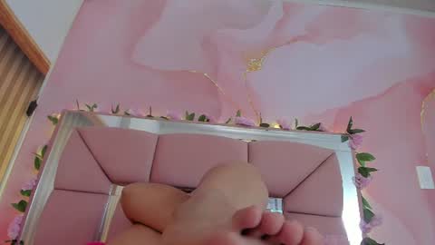 mila_grace_ online show from June 2026 06:39:01 PM