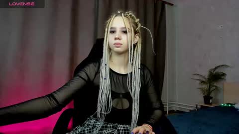 Snapshot of mila_kinor chatting on December 2024 07:13:02 AM mila_kinor online show from December 2024 07:13:02 AM