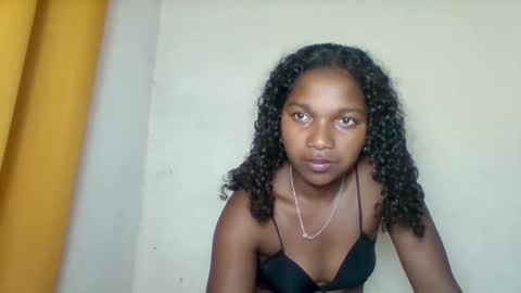 mila_lunah online show from April 2026 02:45:01 AM