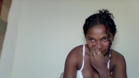 mila_lunah online show from April 2026 10:43:02 PM