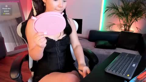 Snapshot of mila_shay chatting on November 2025 11:21:02 AM Mila online show from November 2025 11:21:02 AM