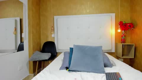 Snapshot of milaa_petite chatting on October 2025 12:16:02 AM online show from October 2025 12:16:02 AM