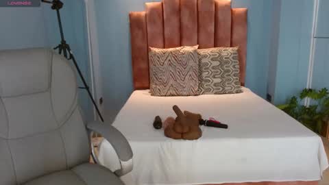 Snapshot of milaa_star chatting on February 2026 04:00:01 AM milaa_star online show from February 2026 04:00:01 AM