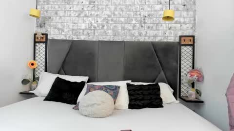 mila online show from September 2025 10:08:02 AM