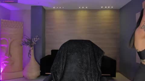 Mila online show from October 2025 02:07:01 AM