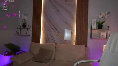 milacrave online show from November 2025 11:46:02 AM