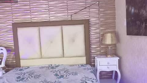miladiosa online show from May 2026 12:25:02 PM