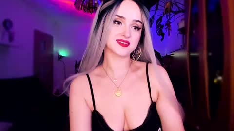 Snapshot of miladyjolie chatting on December 2024 12:16:02 PM MiladyJolie online show from December 2024 12:16:02 PM