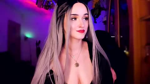 Snapshot of miladyjolie chatting on January 2025 04:06:01 AM MiladyJolie online show from January 2025 04:06:01 AM
