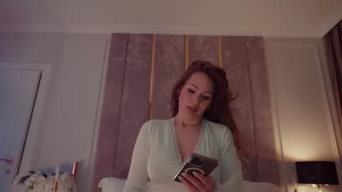 Snapshot of miladystarlight chatting on February 2026 05:35:02 PM online show from February 2026 05:35:02 PM