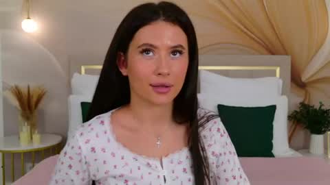 milaleoneli online show from June 2026 03:18:01 PM