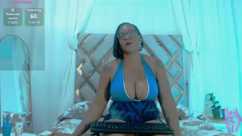 Snapshot of milamonroexx chatting on May 2026 02:18:01 AM MilaMonroeXX online show from May 2026 02:18:01 AM