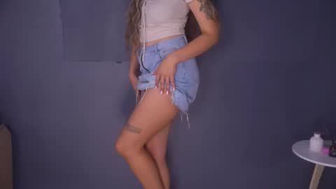 Snapshot of milamoree chatting on October 2025 03:21:01 PM Mila online show from October 2025 03:21:01 PM
