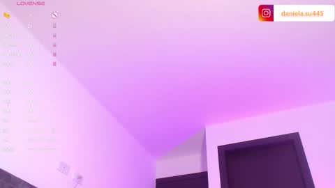 Snapshot of milan_delrey chatting on October 2025 12:11:01 AM Sweet Milan online show from October 2025 12:11:01 AM