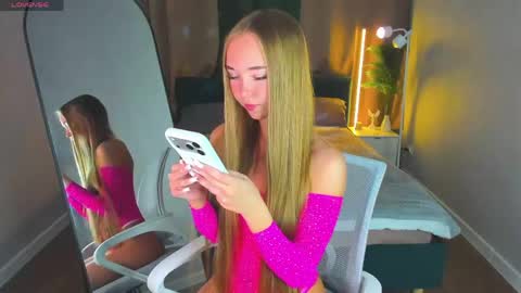 Milana online show from May 2026 01:03:01 AM