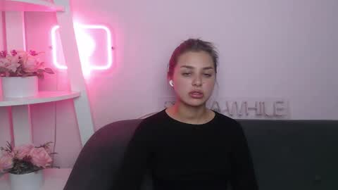 milanaangelas online show from October 2025 04:52:01 PM
