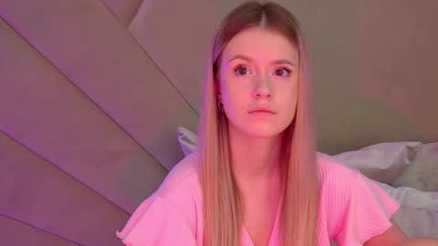 Snapshot of milanabalmain chatting on September 2025 04:25:02 AM MilanaBalmain online show from September 2025 04:25:02 AM