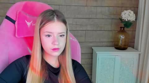 Snapshot of milanabalmain chatting on September 2025 04:07:01 AM MilanaBalmain online show from September 2025 04:07:01 AM