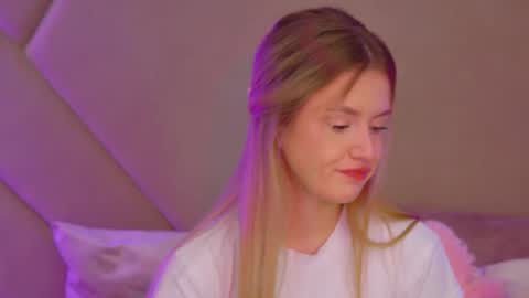 Snapshot of milanabalmain chatting on October 2025 04:20:02 AM MilanaBalmain online show from October 2025 04:20:02 AM