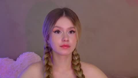 Snapshot of milanabalmain chatting on October 2025 04:15:02 PM MilanaBalmain online show from October 2025 04:15:02 PM