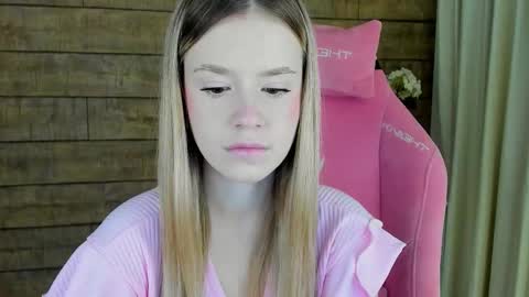 Snapshot of milanabalmain chatting on October 2025 04:12:01 AM MilanaBalmain online show from October 2025 04:12:01 AM