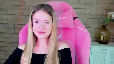 Snapshot of milanabalmain chatting on October 2025 04:26:01 AM MilanaBalmain online show from October 2025 04:26:01 AM