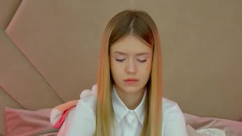 Snapshot of milanabalmain chatting on October 2025 04:02:02 AM MilanaBalmain online show from October 2025 04:02:02 AM